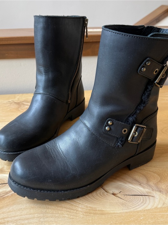 UGG Shoes - UGG AUSTRALIA BLACK LEATHER MOTO BOOTS W 9.5 LUG SOLE BUCKLE DETAIL SN 1019073